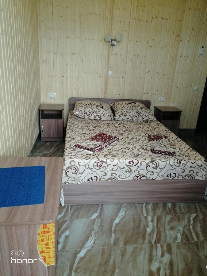 Orhidea Guest House ガグラ エクステリア 写真